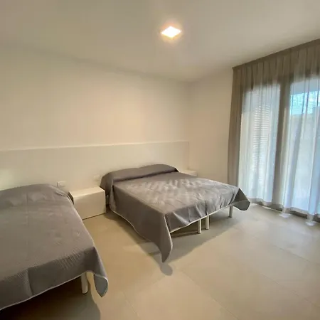 Modern 300m From The Sea