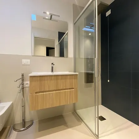 Modern 300m From The Sea *