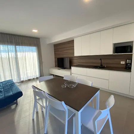 Modern 300m From The Sea *