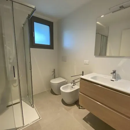 Modern 300m From The Sea דירה