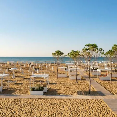 Modern 300m From The Sea ביביונה